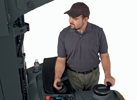 Operating am ETR340 reach truck