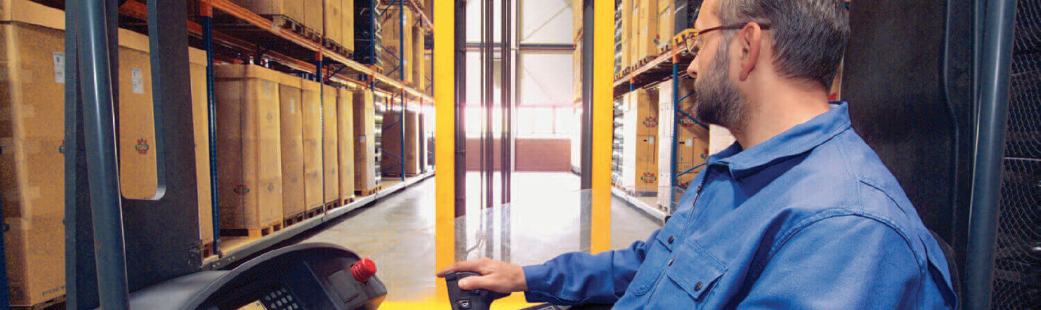 Jungheinrich forklift operator in narrow aisle