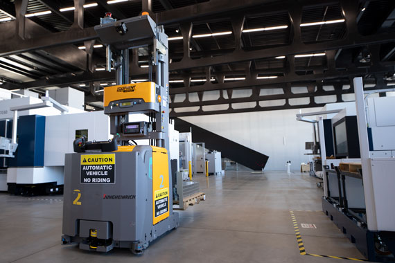 jungheinrich agv in trumpf smart factory hallway