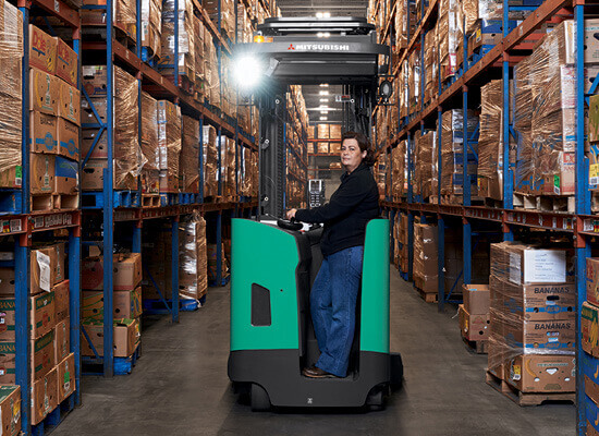 Woman standing on ESR23N2 reach truck