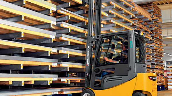 racking-counterbalance-truck