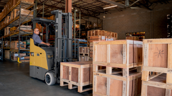 cat-electric-stand-up-counterbalance-brochure