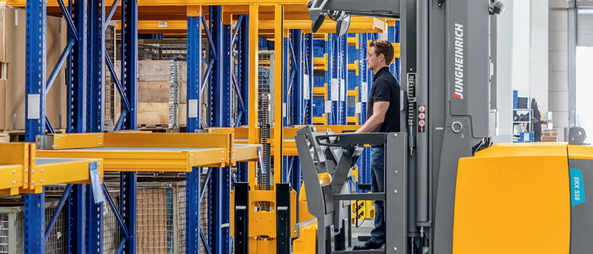 jh-cfs-men-discussing-lease-financial