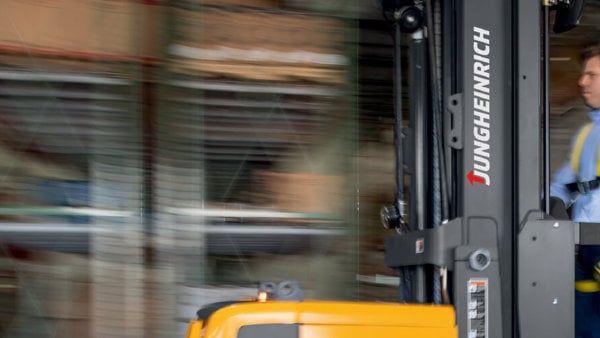 jungheinrich-order-pickers-find-dealer