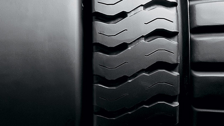 cushion-vs-pneumatic-forklift-tires