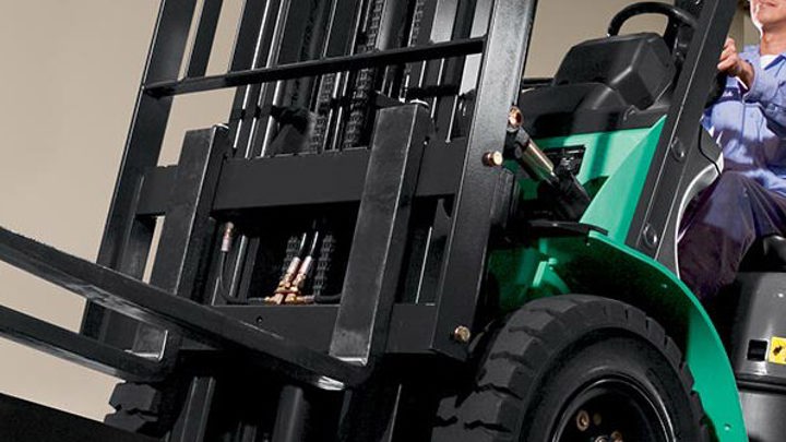 Mitsubishi-Forklift-Trucks-operating-on-inclines-ramps-grades