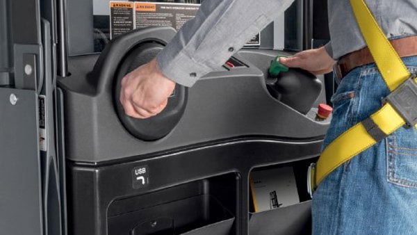 jungheinrich-three-wheel-counterbalance-ergonomics