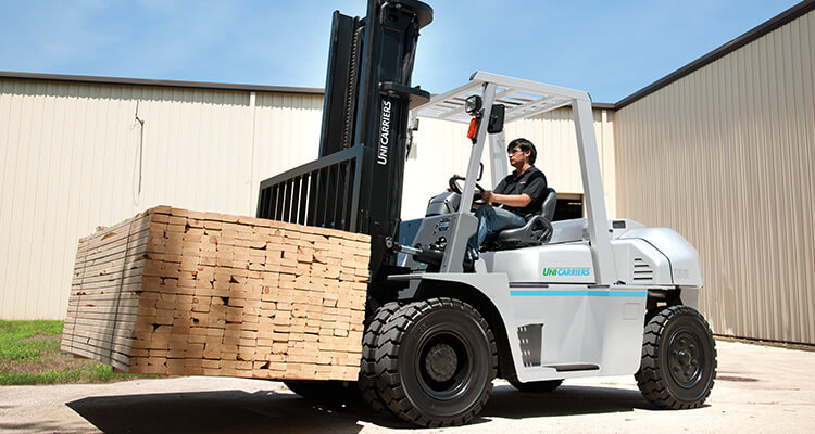 UniCarriers forklift carrying lumber