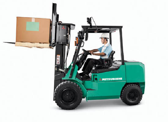 Worker wearing hard hat lifting a box with Mitsubishi pneumatic lift truck